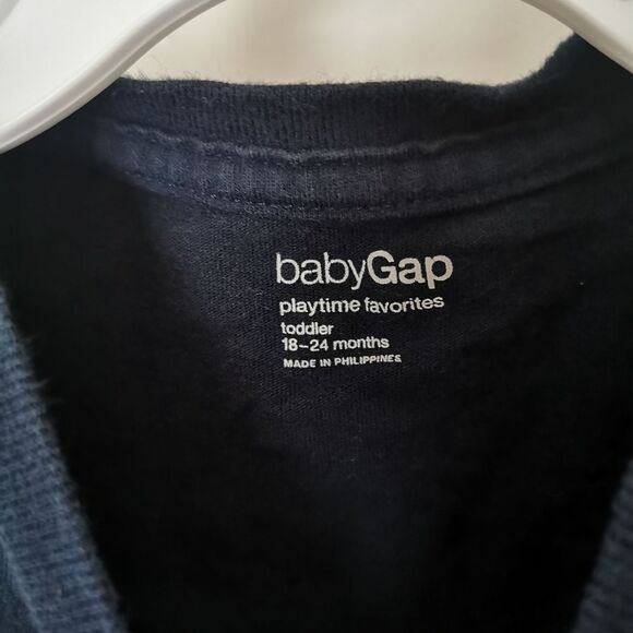 2/$15 Gap Short sleeve t-shirt size 18-24 m - Picture 3 of 4